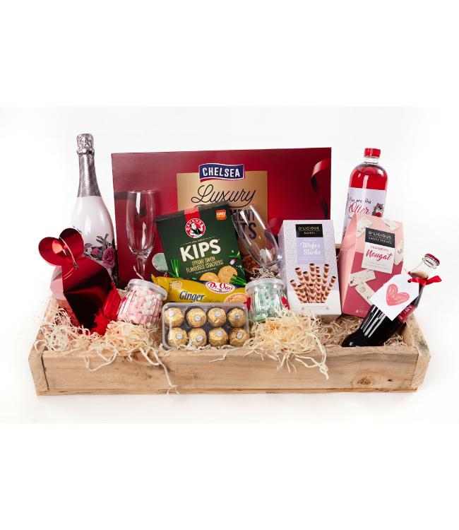 DELUXE HAMPER